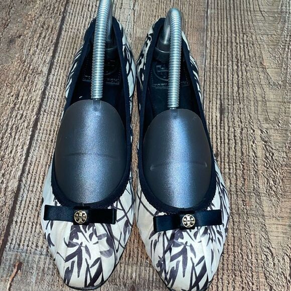 Tory Burch Womens Ivory Black Ballet Flats Comfort Slip On Round Toe - Picture 1 of 12